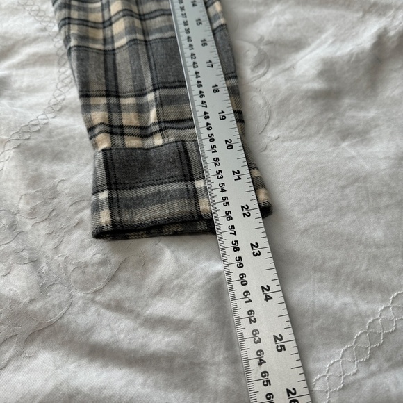 NEW Old Navy Women's Gray/Beige Plaid Boyfriend Button Up Shirt Medium Chore - Picture 11 of 14